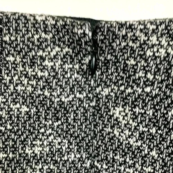 Ann Taylor Stretchy Pencil Skirt, Hidden Back Zipper, Wrinkle Free Fabric Size 6 - Picture 4 of 8